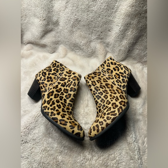 Vionic Shoes - Vionic Georgia hair ankle boots in a leopard animal size 7